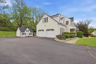 42 Copper Penny Rd, Raritan Township, NJ 08822 - Photo 5