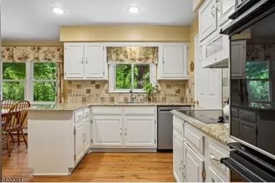 189 Old Farmers Rd, Washington Township, NJ 07853 - Photo 17