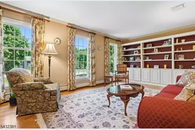 189 Old Farmers Rd, Washington Township, NJ 07853 - Photo 9