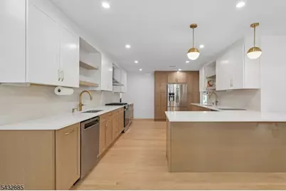 215 Exeter Way, Hillside, NJ 07205 - Photo 9