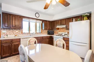 8 Carlos Dr, Fairfield, NJ 07004 - Photo 3