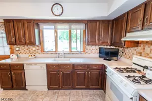 8 Carlos Dr, Fairfield, NJ 07004 - Photo 5