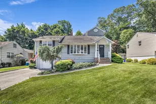35 Old Orchard Ct, Cedar Grove, NJ 07009 - Photo 3