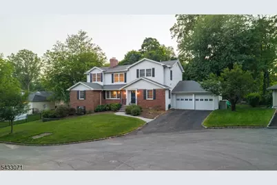 18 Pine Ridge Dr, Summit, NJ 07901 - Photo 1