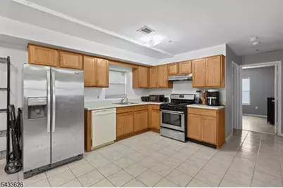 19 Halleck St, Newark, NJ 07104 - Photo 9