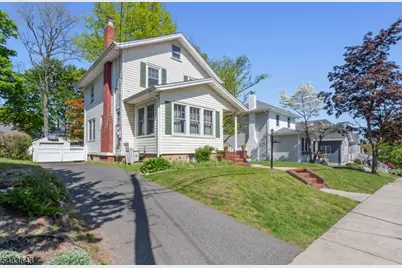 141 Henry St, Hasbrouck Heights, NJ 07604 - Photo 3