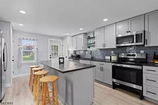 22 Decatur St, Knowlton Township, NJ 07832 - Photo 5