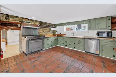 28 Old Clinton Rd, Raritan Township, NJ 08822 - Photo 15