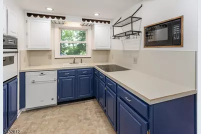 10 Iroquois Trl, Denville, NJ 07834 - Photo 11