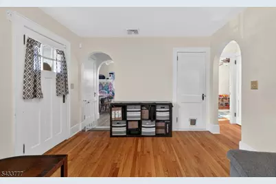 339 N 8th Ave, Manville, NJ 08835 - Photo 5