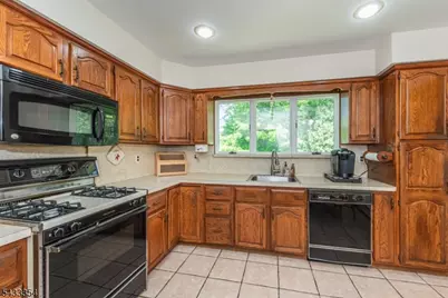 34 Terhune St, East Hanover Township, NJ 07936 - Photo 7