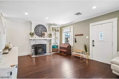 45 Bayview Ave, Newark, NJ 07112 - Photo 3