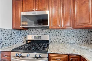 175 Colonial Rdwest, Union Township, NJ 07083 - Photo 19