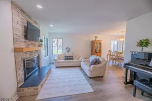 21 Carriage Pl, Edison Twp., NJ 08820 - Photo 13