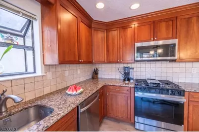 21 Carriage Pl, Edison Twp., NJ 08820 - Photo 17