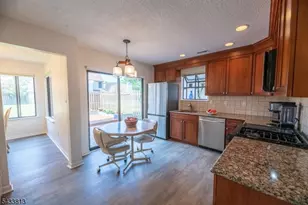 21 Carriage Pl, Edison Twp., NJ 08820 - Photo 3