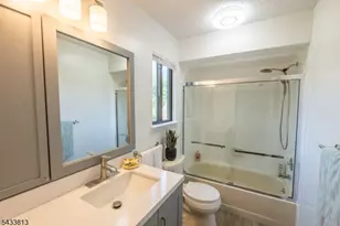 21 Carriage Pl, Edison Twp., NJ 08820 - Photo 29