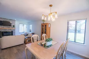 21 Carriage Pl, Edison Twp., NJ 08820 - Photo 15