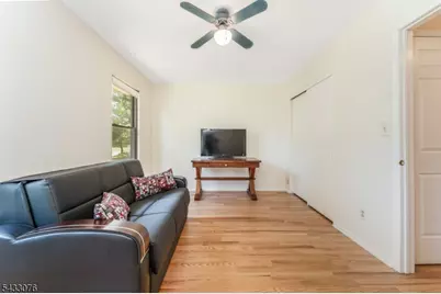 130 Locust Ct, Raritan Township, NJ 08822 - Photo 13