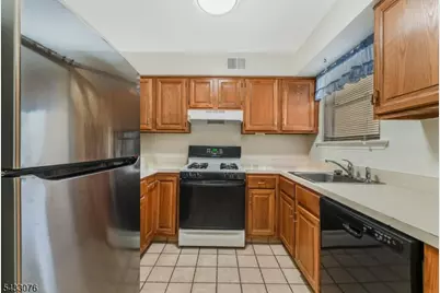 130 Locust Ct, Raritan Township, NJ 08822 - Photo 5