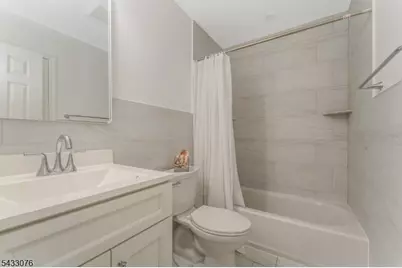 130 Locust Ct, Raritan Township, NJ 08822 - Photo 17