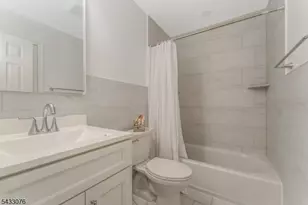 130 Locust Ct, Raritan Township, NJ 08822 - Photo 17
