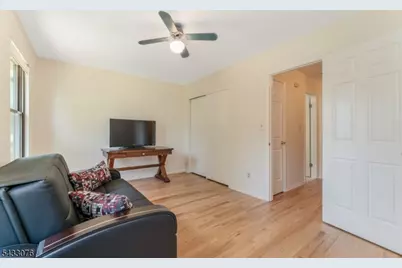 130 Locust Ct, Raritan Township, NJ 08822 - Photo 15