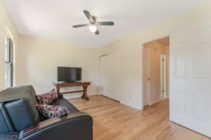 130 Locust Ct, Raritan Township, NJ 08822 - Photo 15