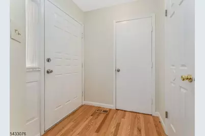 130 Locust Ct, Raritan Township, NJ 08822 - Photo 3