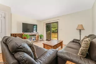 130 Locust Ct, Raritan Township, NJ 08822 - Photo 7