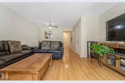 130 Locust Ct, Raritan Township, NJ 08822 - Photo 9