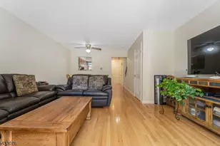 130 Locust Ct, Raritan Township, NJ 08822 - Photo 9