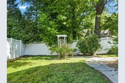 15 Woodrow Pl, West Caldwell, NJ 07006 - Photo 27