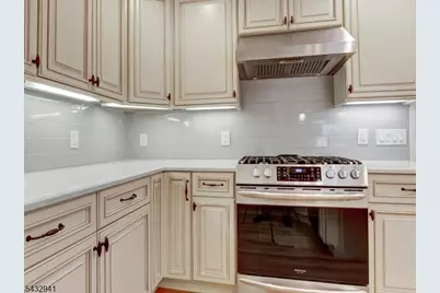 15 Woodrow Pl, West Caldwell, NJ 07006 - Photo 11