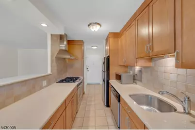 530 Valley Rd #3L, Montclair, NJ 07043 - Photo 13