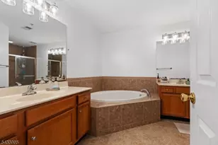 162 Blue Heron Dr, Secaucus, NJ 07094 - Photo 15