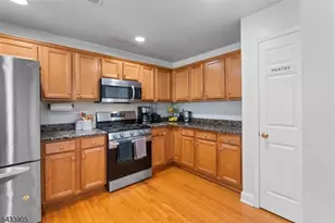 162 Blue Heron Dr, Secaucus, NJ 07094 - Photo 9