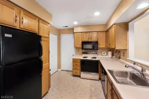 77 Encampment Dr, Bedminster Township, NJ 07921 - Photo 9