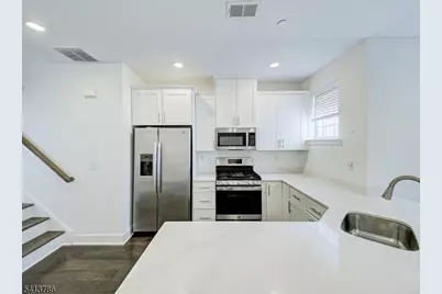 67 Veterans Way, Morris Plains, NJ 07950 - Photo 9