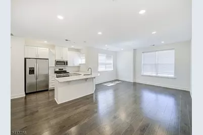 67 Veterans Way, Morris Plains, NJ 07950 - Photo 5