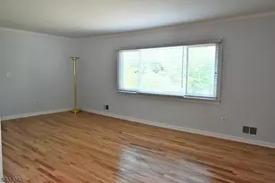 10 Garden Dr, Elmwood Park, NJ 07407 - Photo 5