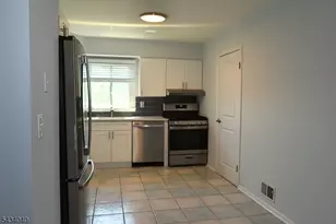 10 Garden Dr, Elmwood Park, NJ 07407 - Photo 13