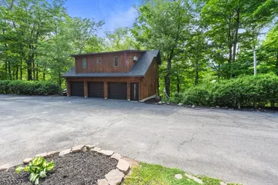 625 Maxim Dr, Hopatcong, NJ 07821 - Photo 5