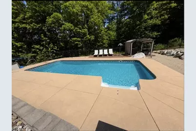 625 Maxim Dr, Hopatcong, NJ 07821 - Photo 3
