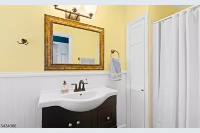 8 Navajo Ave, Parsippany, NJ 07034 - Photo 5