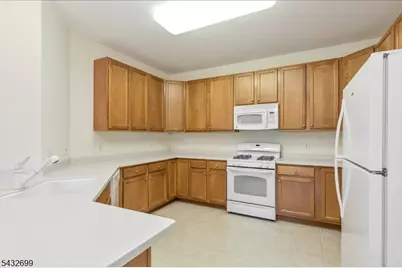 4306 Enclave Cir #4306, Franklin Township, NJ 08873 - Photo 5
