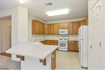 4306 Enclave Cir #4306, Franklin Township, NJ 08873 - Photo 3
