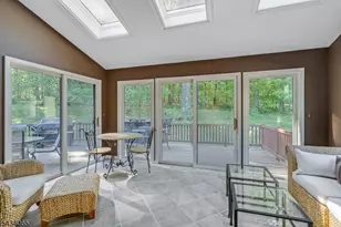 22 Hunters Cir, Tewksbury Township, NJ 08833 - Photo 9