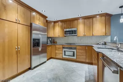 22 Hunters Cir, Tewksbury Township, NJ 08833 - Photo 5