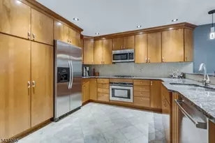22 Hunters Cir, Tewksbury Township, NJ 08833 - Photo 5
